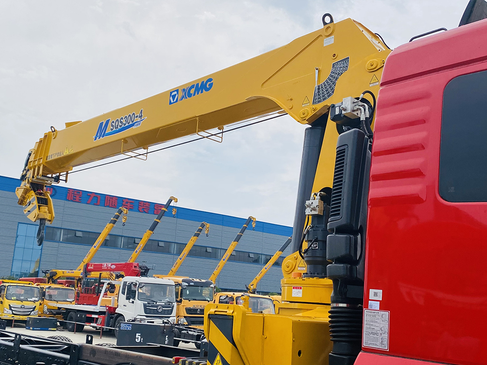 國(guó)六東風(fēng)錦程V6小三軸徐工12噸M直臂吊機(jī)隨車(chē)吊