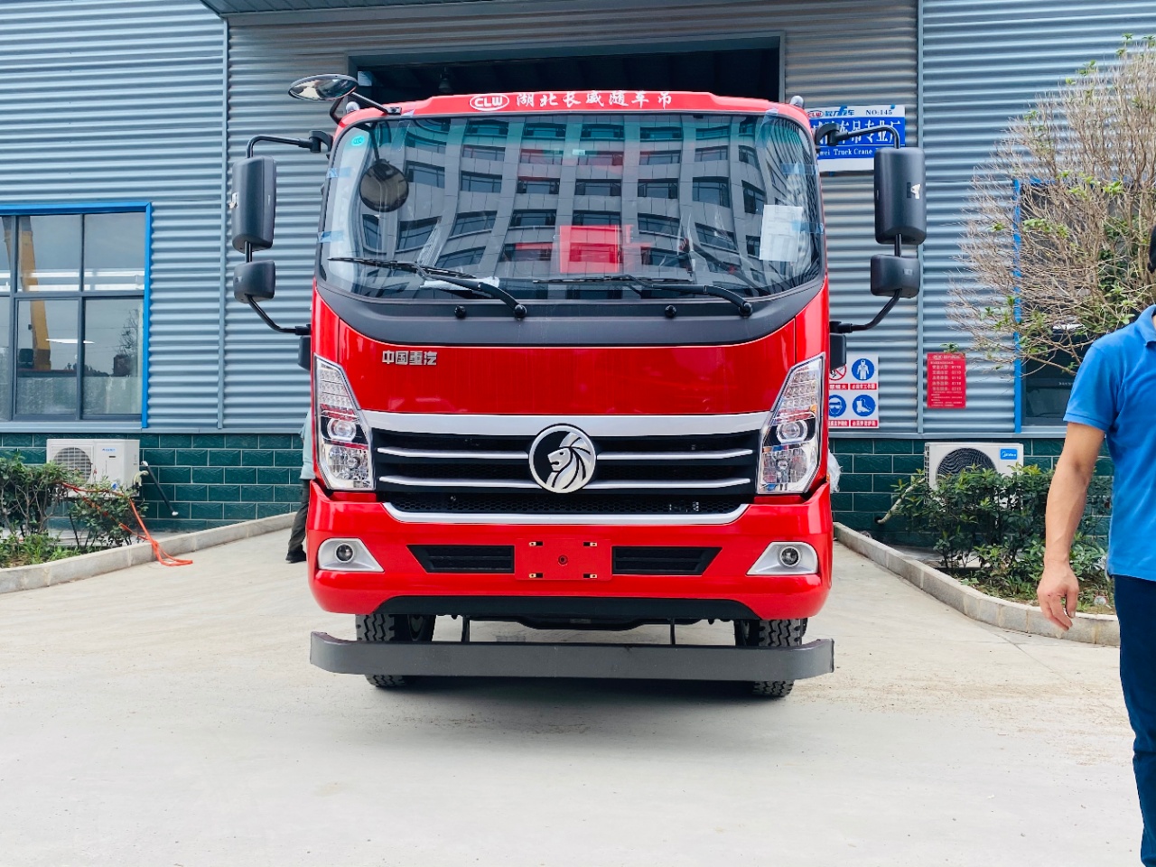 國(guó)六重汽長(zhǎng)威8噸四節(jié)直臂吊機(jī)隨車吊