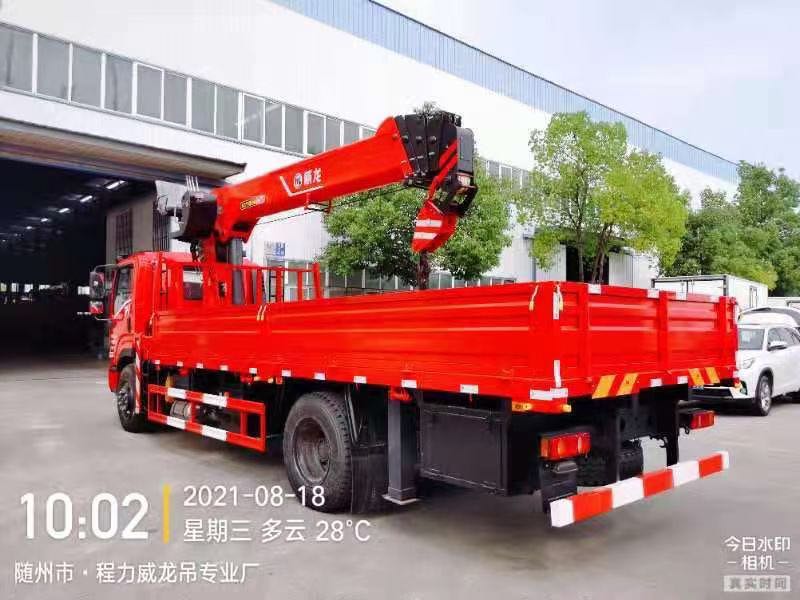 東風(fēng)暢行D1威龍8噸5節(jié)臂吊機