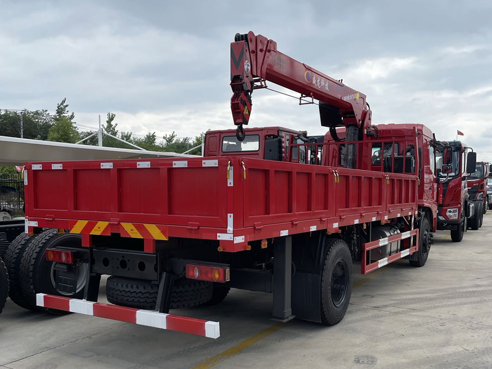 東風(fēng)暢行D3威龍6.3噸4節(jié)臂吊機