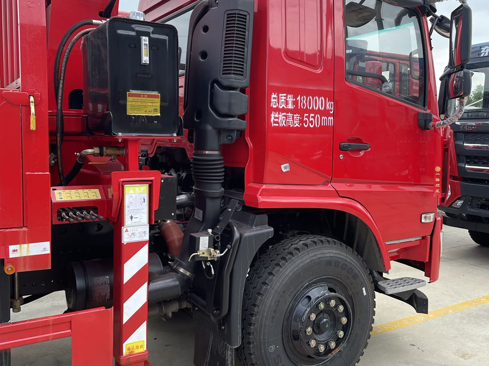 東風(fēng)暢行D3威龍6.3噸4節(jié)臂吊機