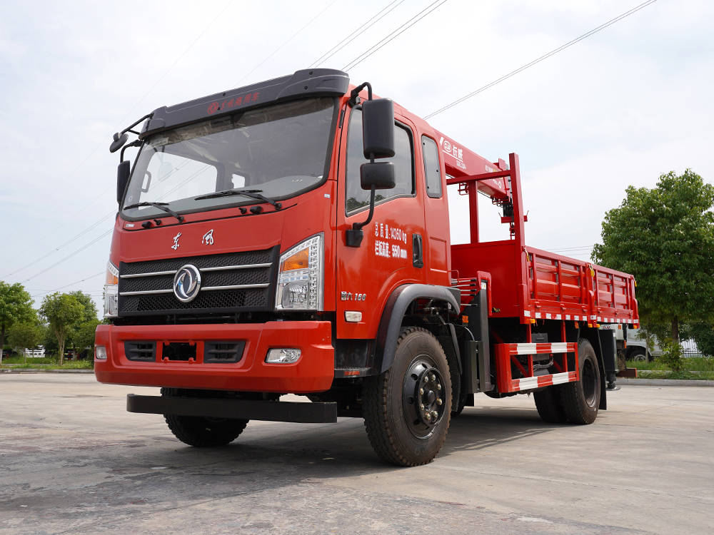 國六東風(fēng)單橋長(zhǎng)威6.3噸四節(jié)直臂吊機(jī)隨車吊