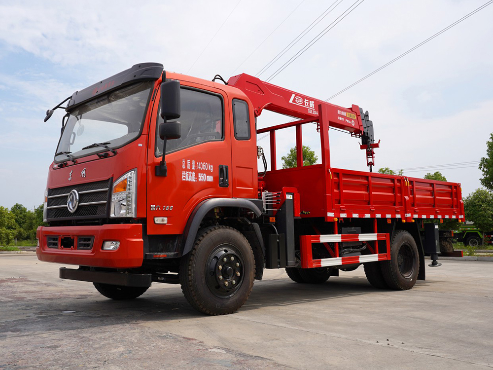 國六東風(fēng)單橋長(zhǎng)威6.3噸四節(jié)直臂吊機(jī)隨車吊